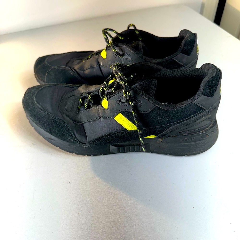 HELLY HANSEN / PUMA collaboration very rare good looking shoe 9 1/2. Fire
